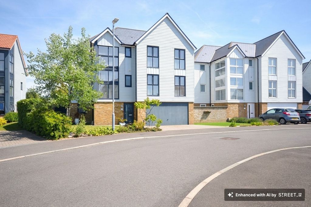 4 bed detached house for salePippin Close, New Romney TN28