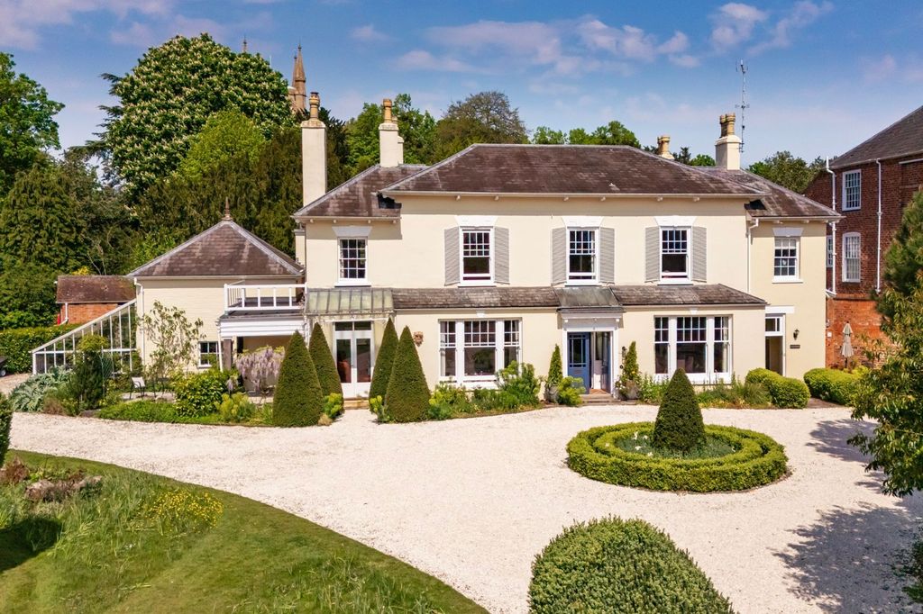 7 bed detached house for salePershore WR10