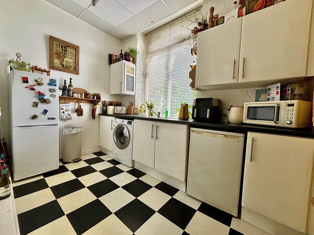 Additional image 11 of 2 bed property for saleHouse WF14, West Yorkshire