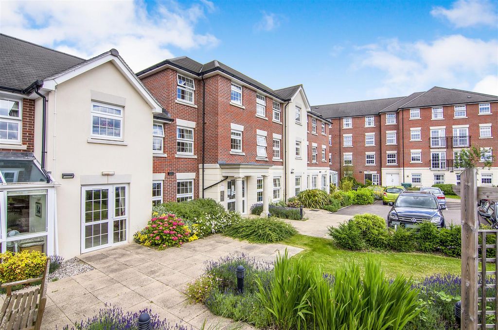 Additional image 9 of 2 bed flat for saleWeighbridge Court, High Street, Ongar, Essex CM5