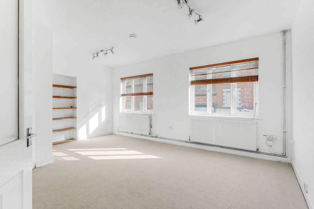 Additional image 4 of 2 bed maisonette for saleHigh Street, Newport Pagnell MK16