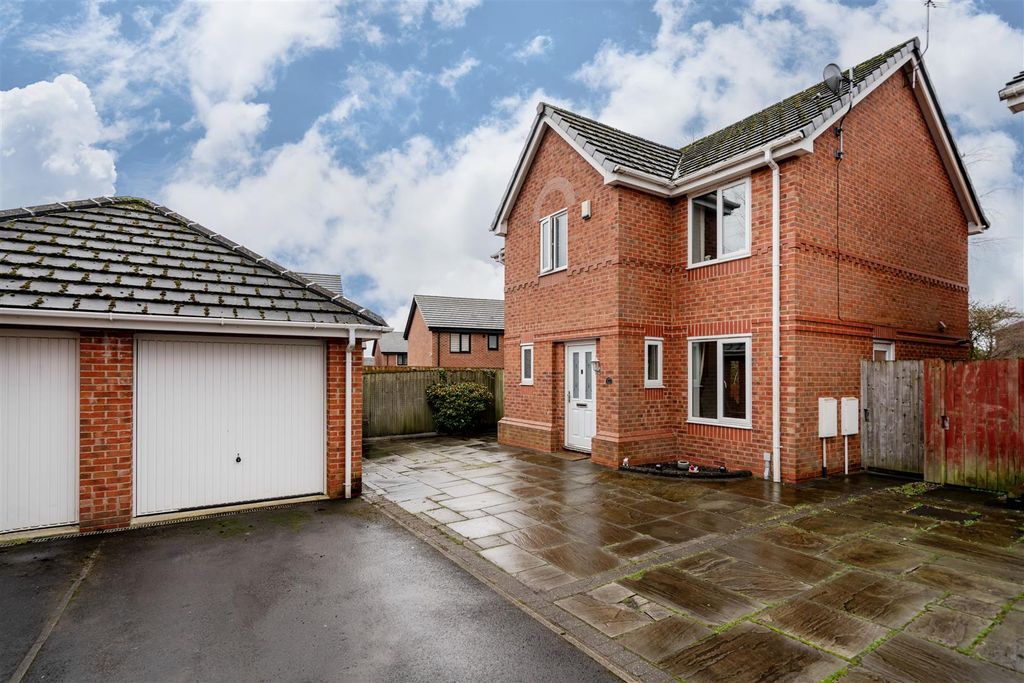 4 bed detached house for salePickley Court, Leigh WN7