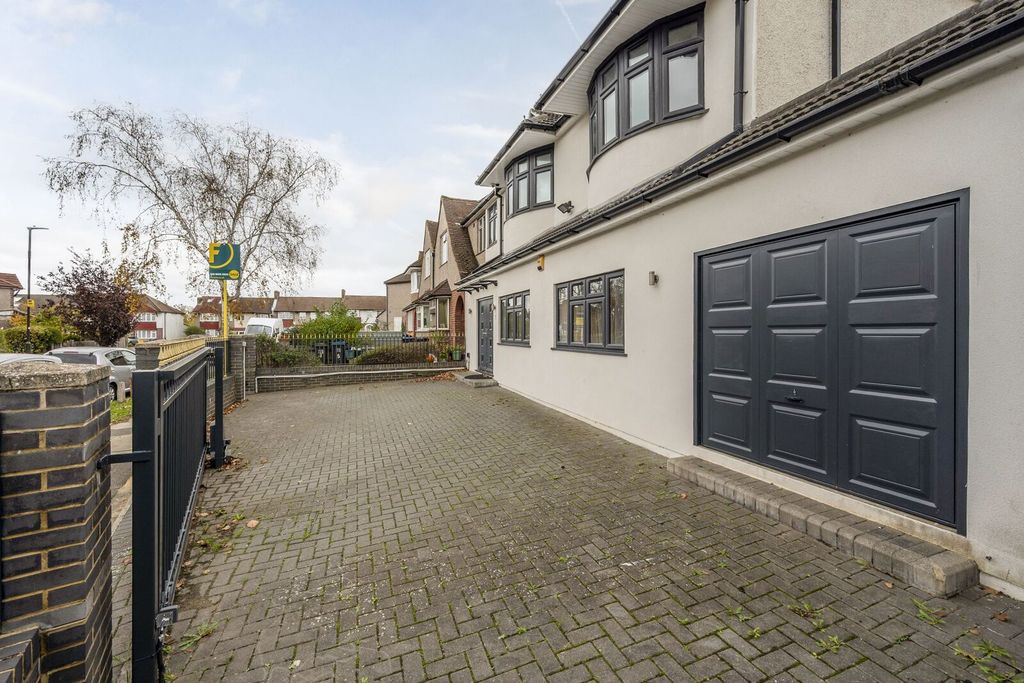 Additional image 28 of 5 bed semi-detached house for saleThurleston Avenue, Morden SM4