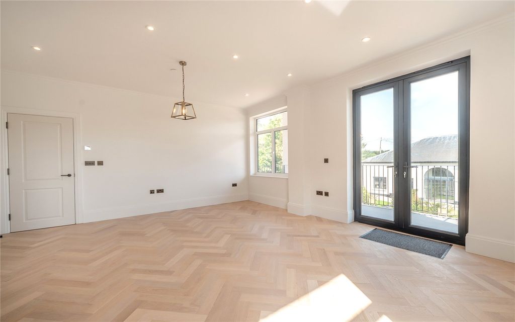 Additional image 13 of 2 bed flat for saleWesthorpe House, Marlow, Buckinghamshire SL7