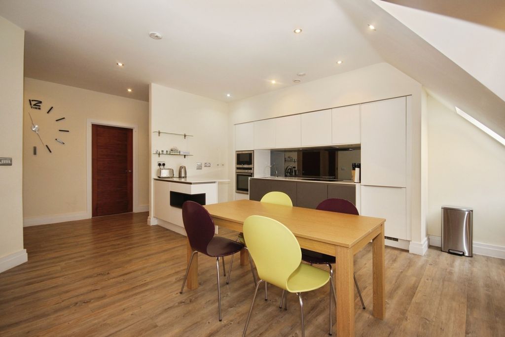 Additional image 4 of 2 bed flat for saleClarendon Avenue, Leamington Spa, Warwickshire CV32