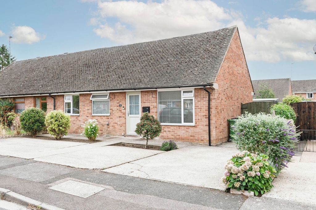 4 bed semi-detached bungalow for saleEvenlode Gardens, Moreton-In-Marsh GL56