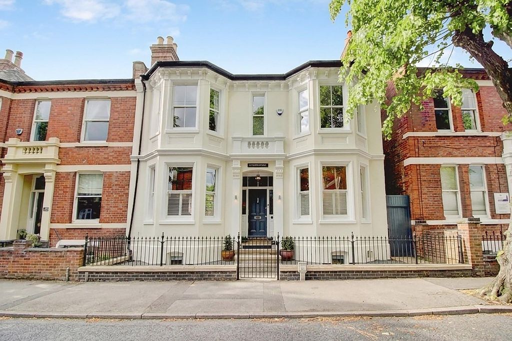 5 bed semi-detached house for saleChester House, Leicester Street, Leamington Spa CV32