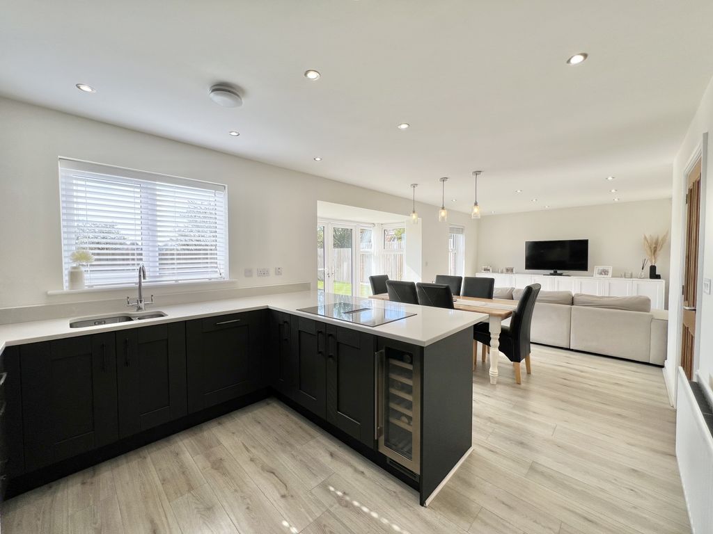 4 bed detached house for saleSpring Lane, Tithe Gardens, Poulton-Le-Fylde FY6 photo 5