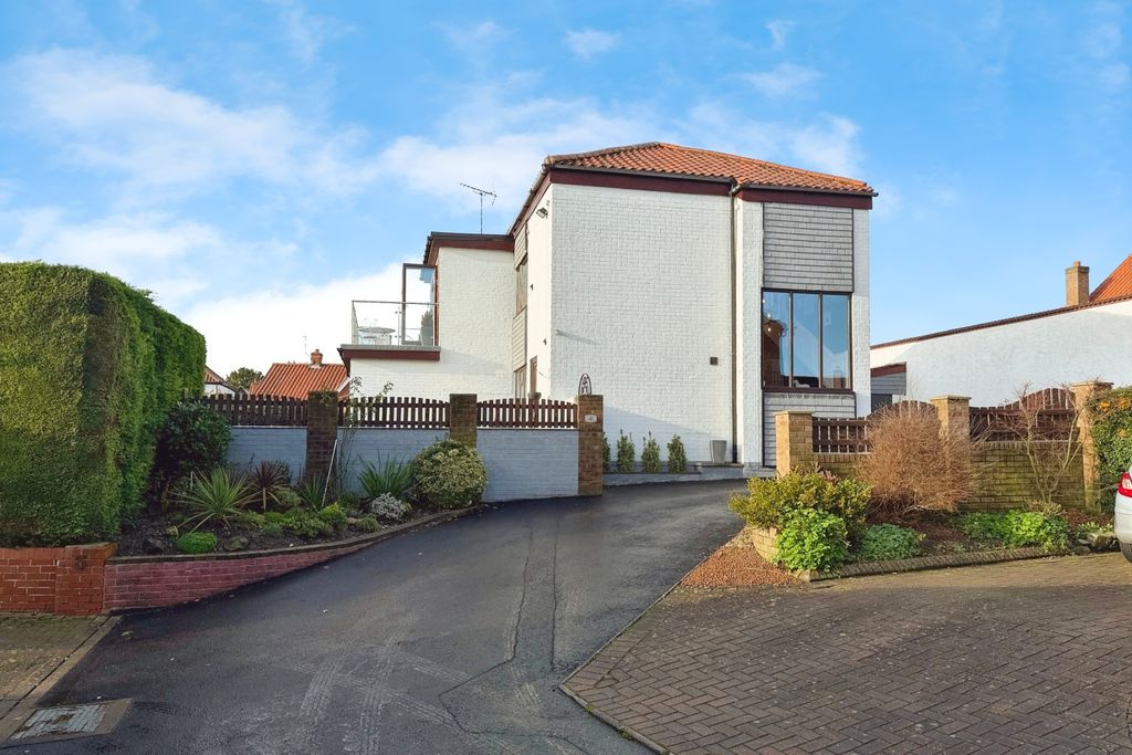 5 bed detached house for saleReading Room Yard, North Ferriby HU14