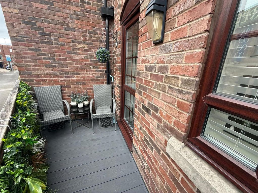 Additional image 9 of 2 bed flat for saleElizabeth Street, Macclesfield SK11