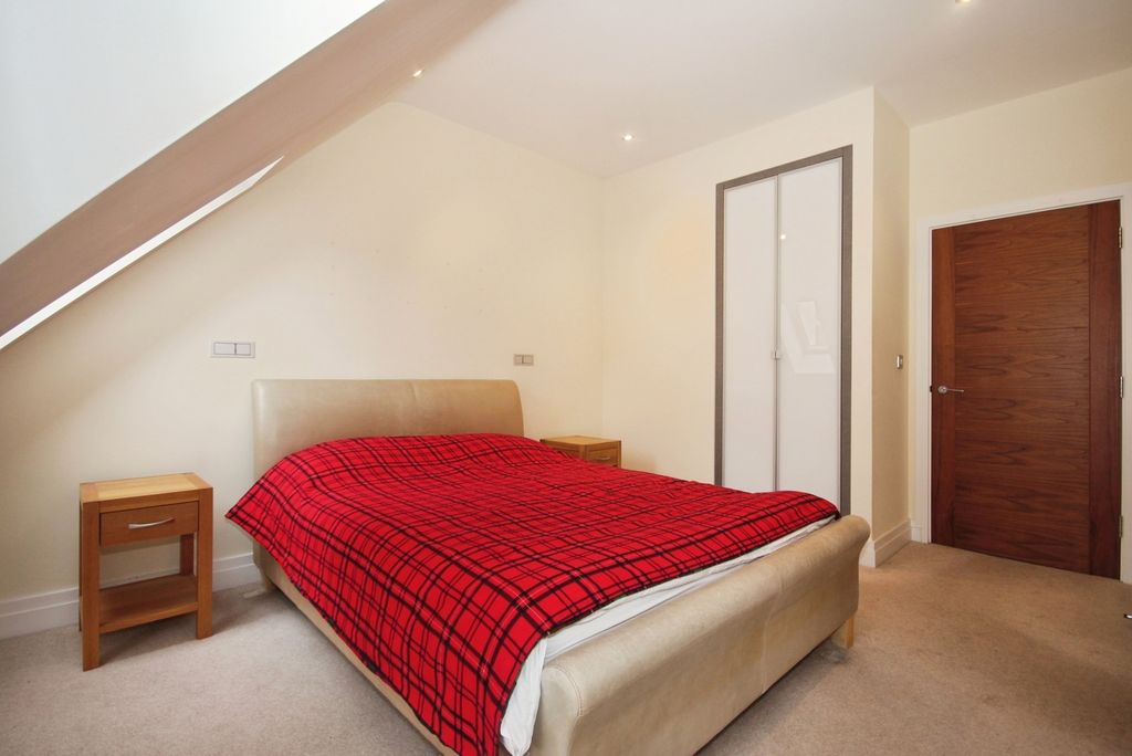 Additional image 8 of 2 bed flat for saleClarendon Avenue, Leamington Spa, Warwickshire CV32