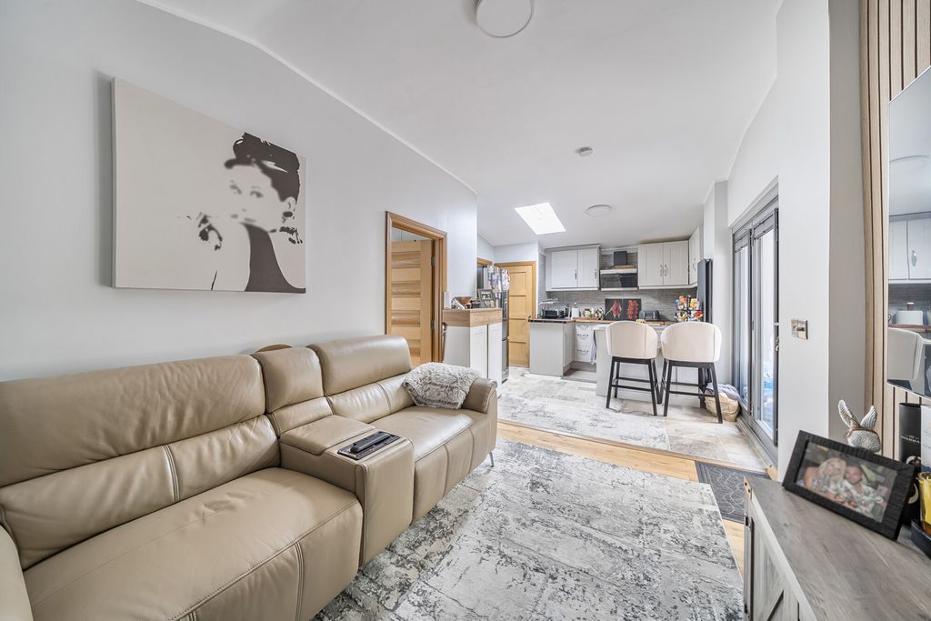 Additional image 3 of 6 bed end terrace house for saleRushdene Crescent, Northolt UB5