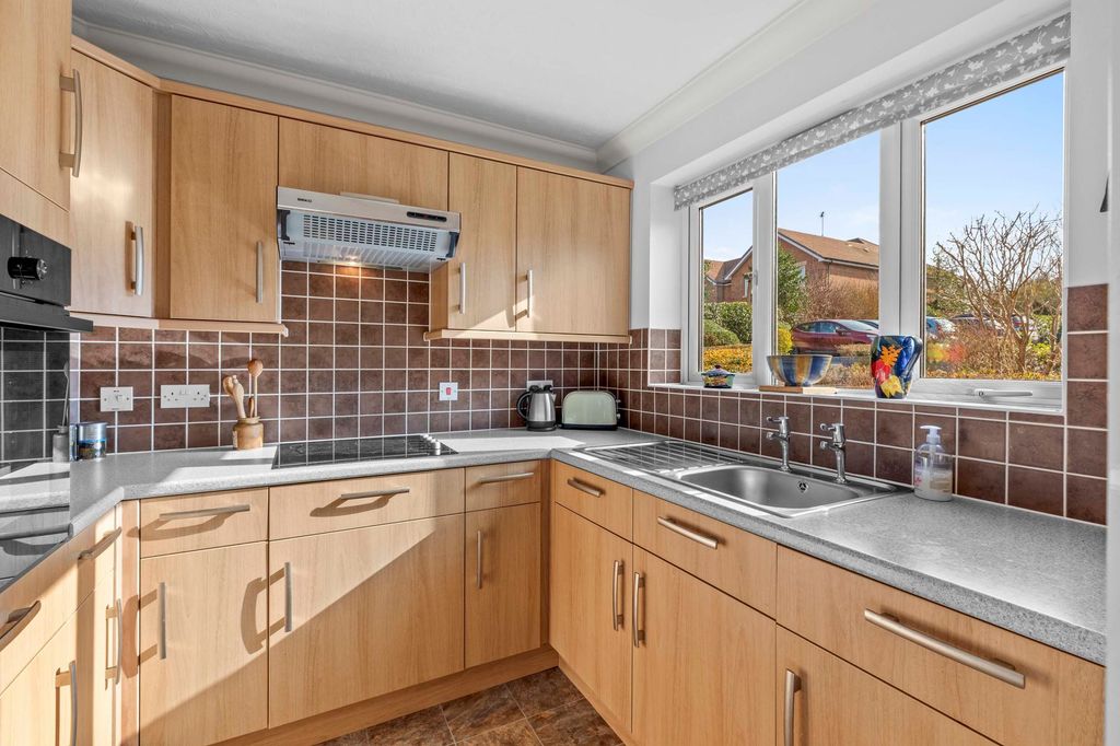 Additional image 4 of 2 bed flat for saleWellington Avenue, Princes Risborough HP27