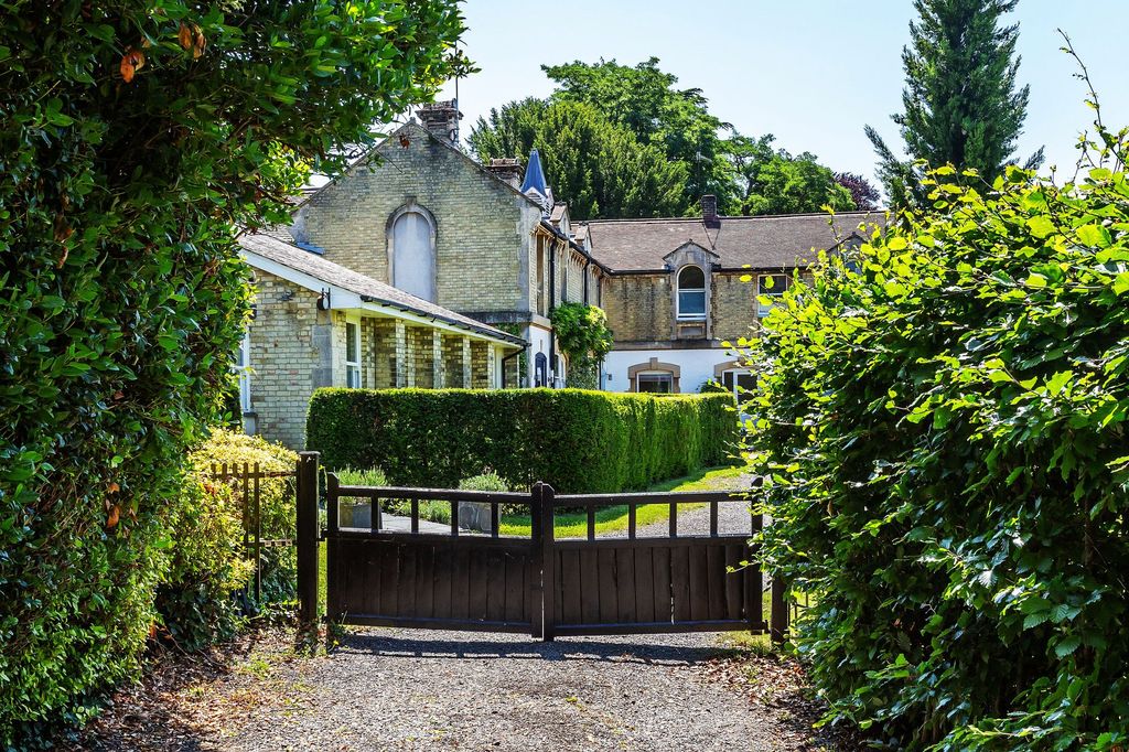 6 bed detached bungalow for saleDowns Lane, Leatherhead KT22