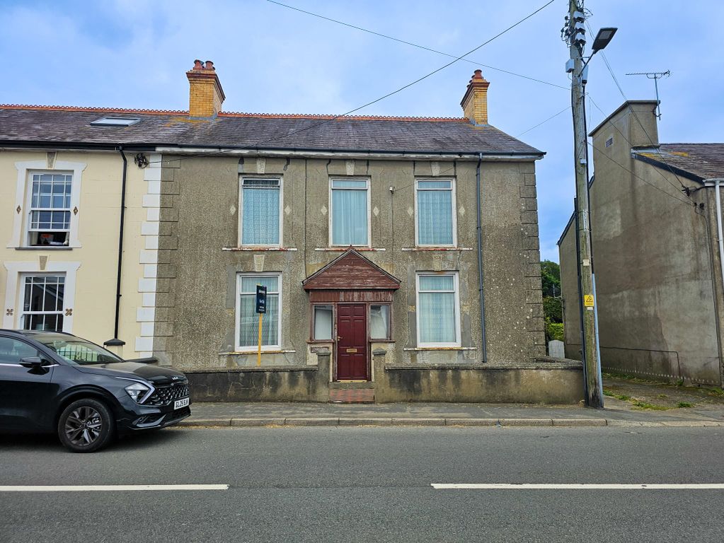 4 bed semi-detached house for saleLlanon SY23