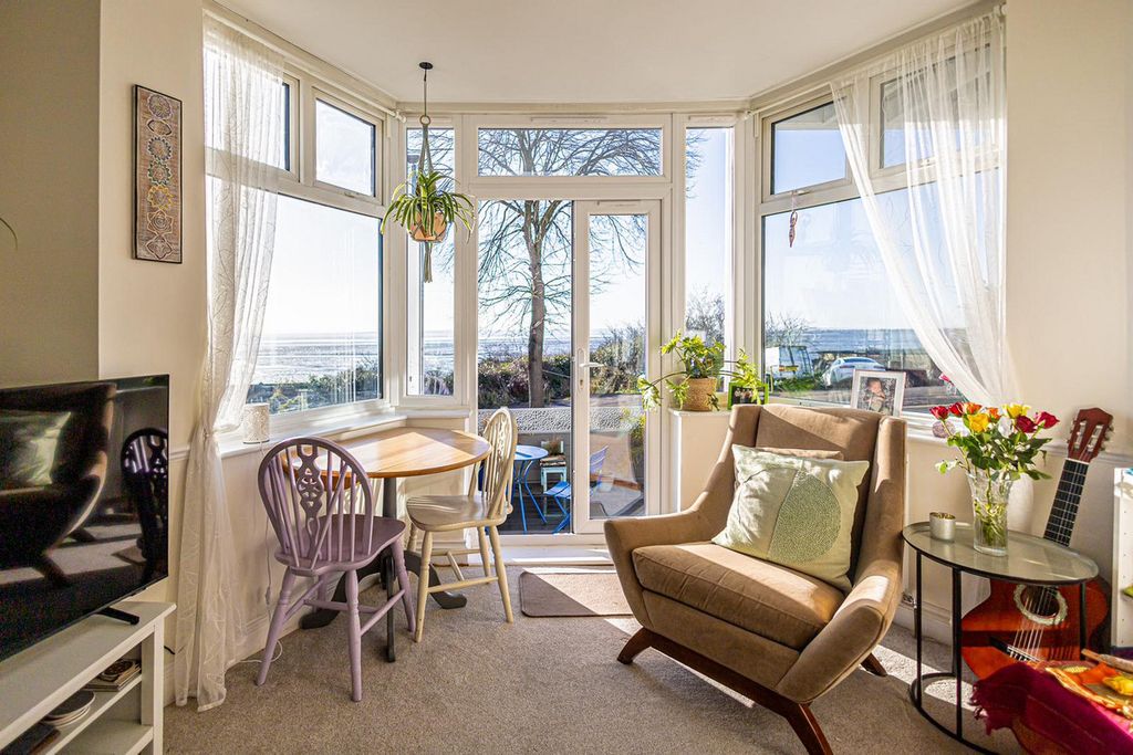 Additional image 9 of 2 bed flat for saleGrand Parade, Leigh-On-Sea SS9