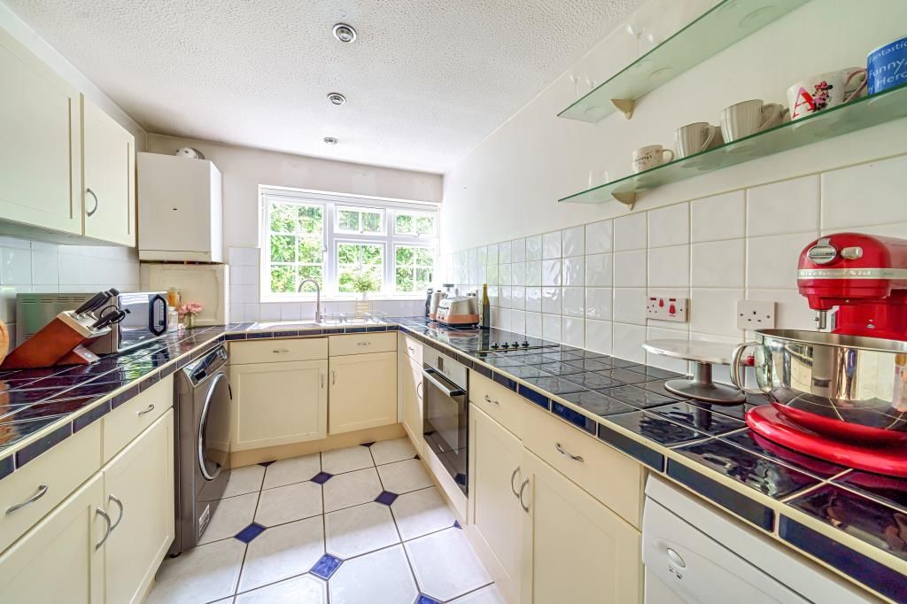 1 bed flat for saleLightwater, Surrey GU18 photo 3