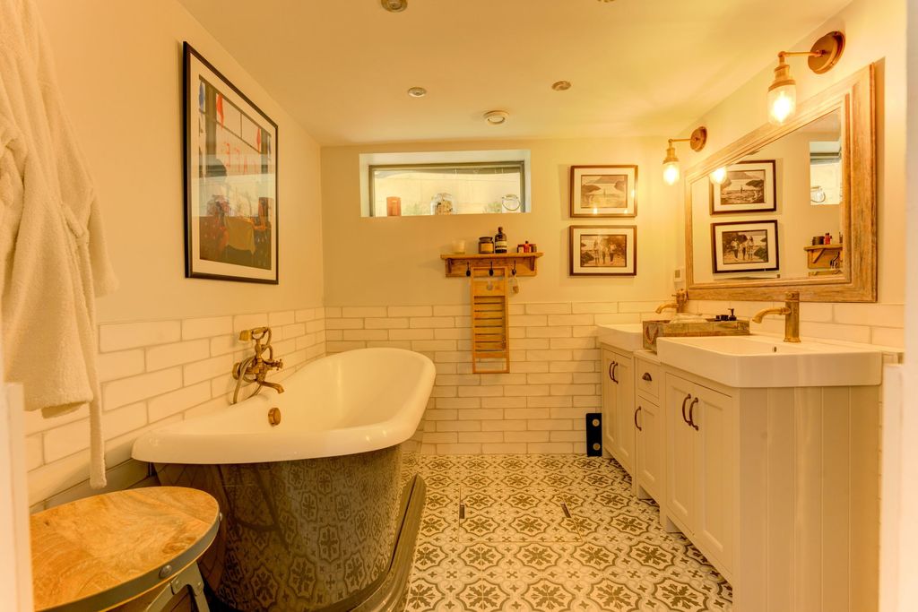 Additional image 8 of 4 bed detached house for saleBrighton Road, Lancing BN15
