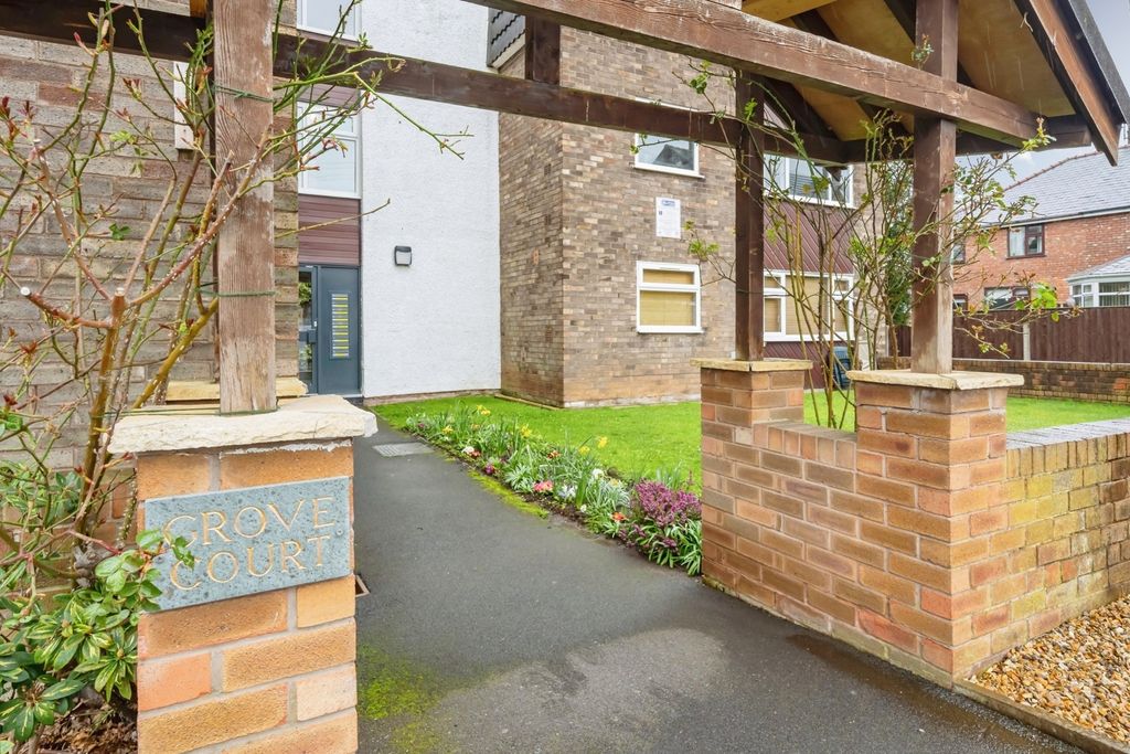 2 bed flat for saleWest Hyde, Lymm, Cheshire WA13