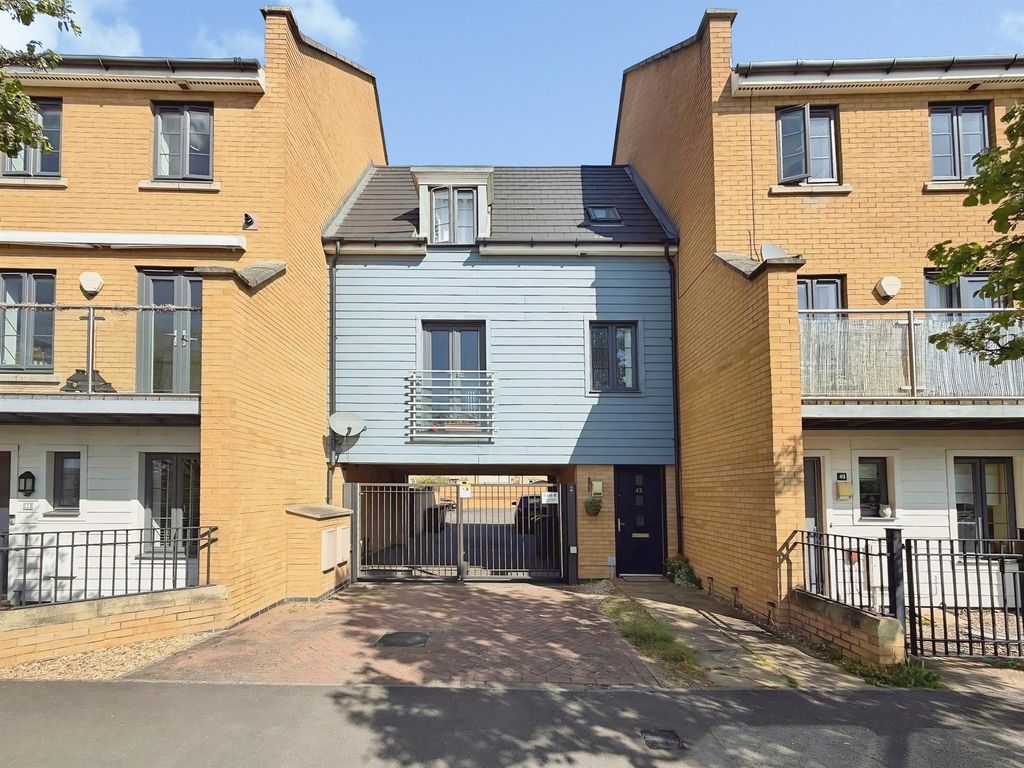 2 bed maisonette for saleSpring Avenue, Hampton Vale, Peterborough PE7