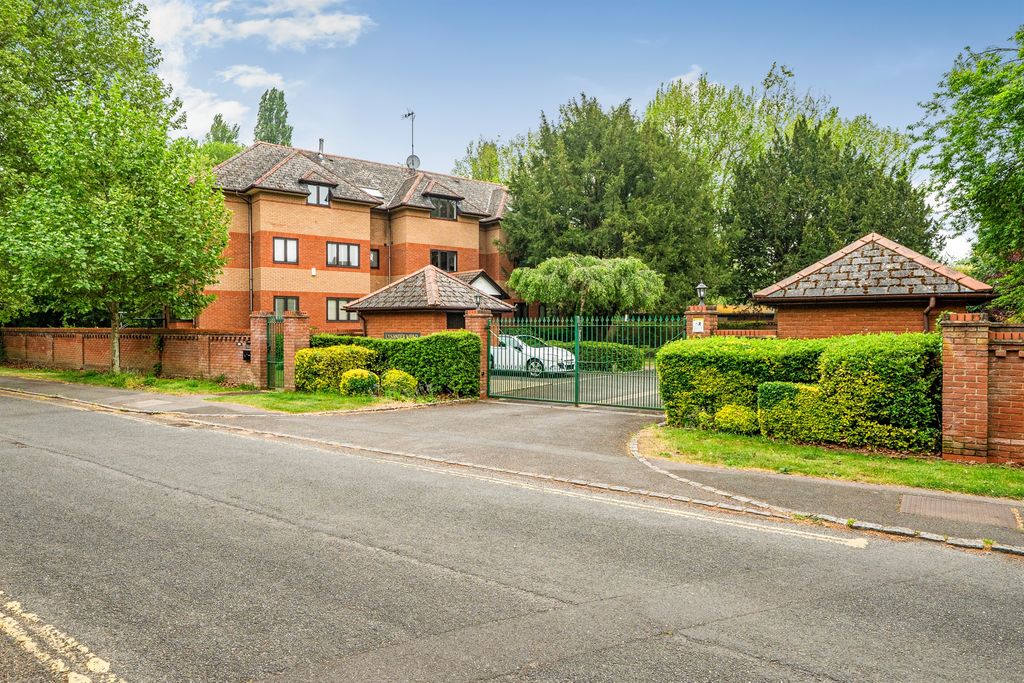2 bed flat for saleDerek Road, Maidenhead SL6