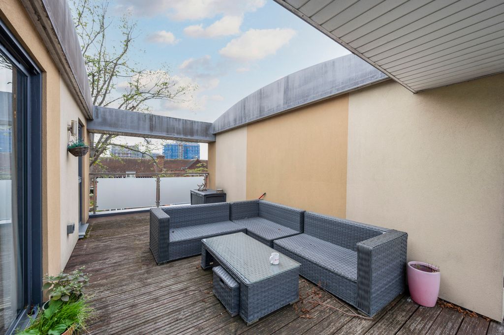 Additional image 8 of 2 bed flat for saleWest Barnes Lane, Raynes Park, New Malden KT3