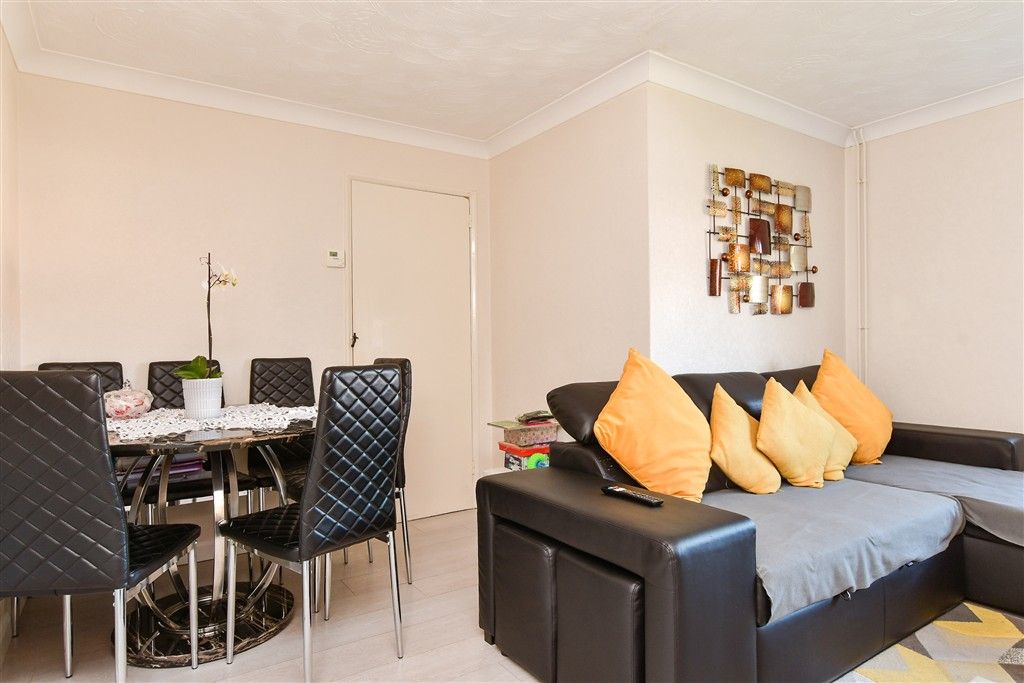 3 bed maisonette for saleManning Road, Littlehampton, West Sussex BN17 photo 3