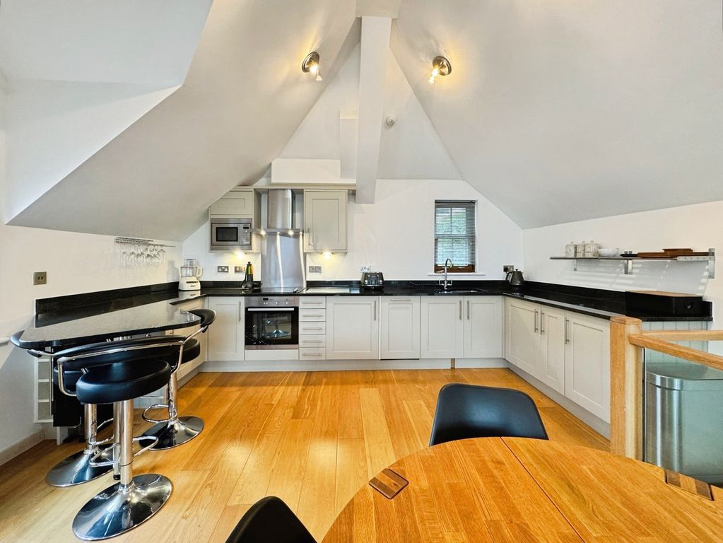 2 bed flat for saleThe Creekside, Looe, Cornwall PL13 photo 3