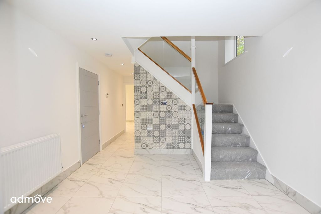 5 bed detached house for saleWillow House, Brookside Avenue WA13 photo 2