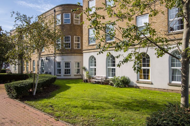 2 bed flat for saleJohn Batchelor Way, Penarth CF64