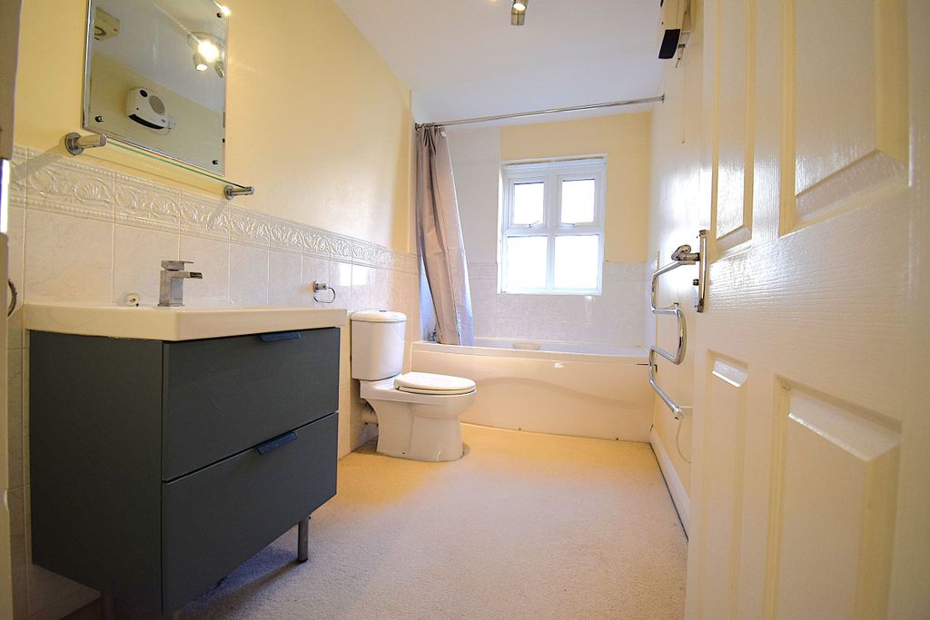 Additional image 10 of 2 bed flat for saleFlat, Victoria House, Billing Road, Northampton NN1