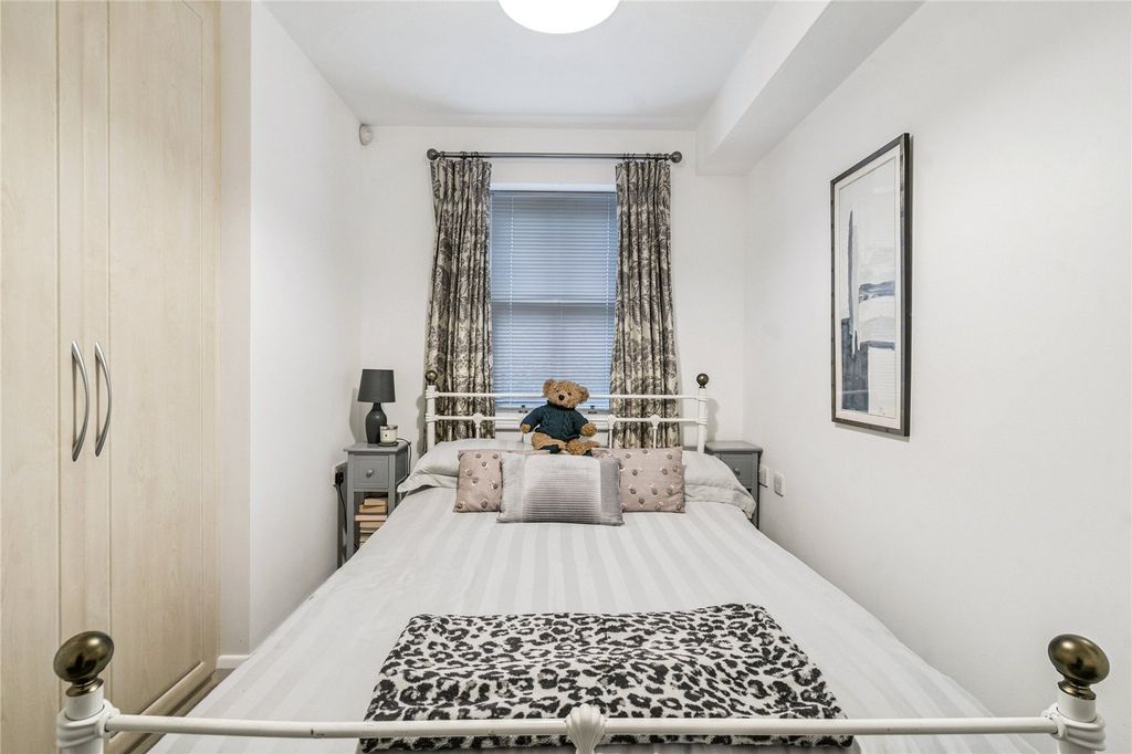 Additional image 10 of 2 bed flat for saleDedmere Road, Marlow, Buckinghamshire SL7