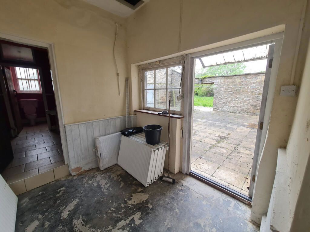10 bed property for salePresteigne LD8 photo 2