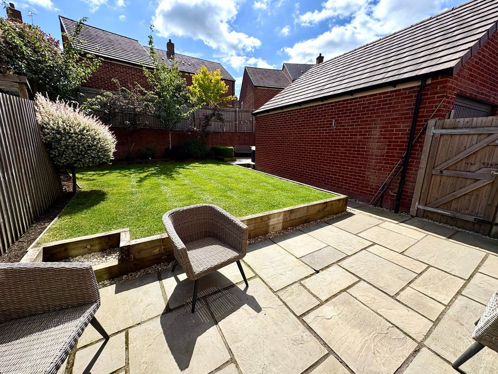 Additional image 6 of 3 bed semi-detached house for saleDale Close, Lutterworth LE17