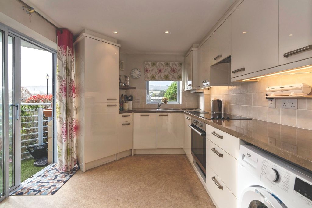 2 bed flat for saleTrinity Way, Minehead TA24 photo 2