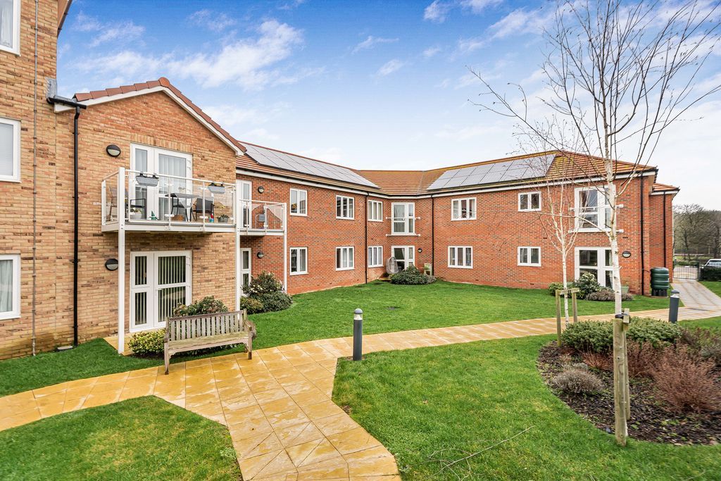 2 bed flat for saleBluebell House, Westcroft, Milton Keynes MK4