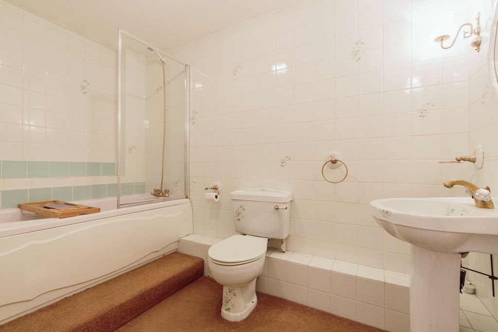 Additional image 14 of 2 bed flat for saleSouth Promenade, Lytham St. Annes, Lancashire FY8