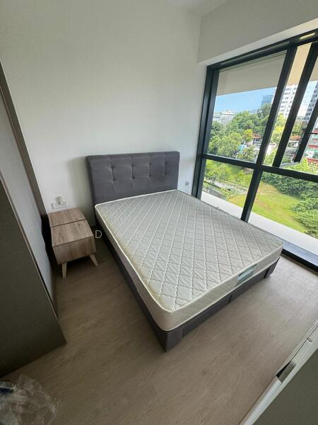 8 Slim Barracks Rise photo 3