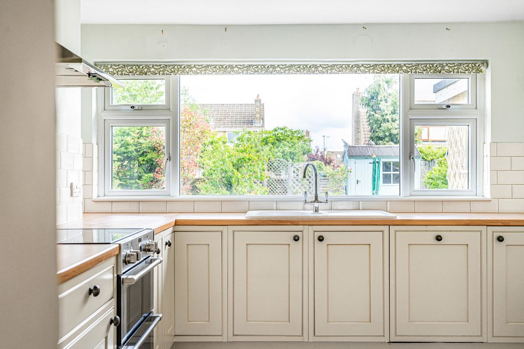 Additional image 5 of 3 bed detached house for saleWest Way, Lechlade, Gloucestershire GL7