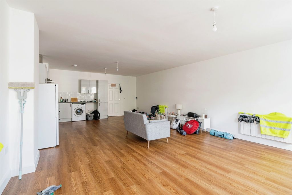 1 bed flat for saleLondon Road North, Lowestoft NR32 photo 4