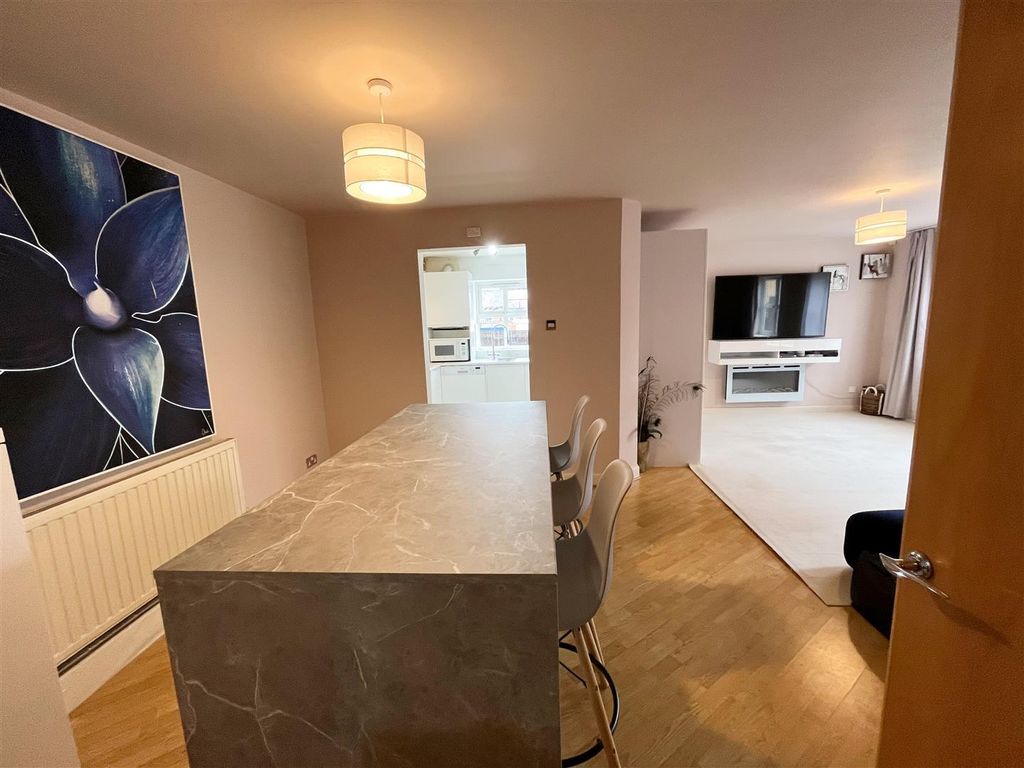 Additional image 4 of 2 bed flat for saleBrough Street West, Macclesfield SK11