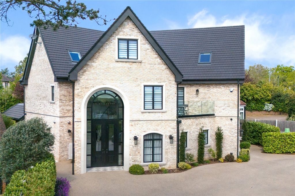 6 bed detached house for saleAlderton Hill, Loughton, Essex IG10