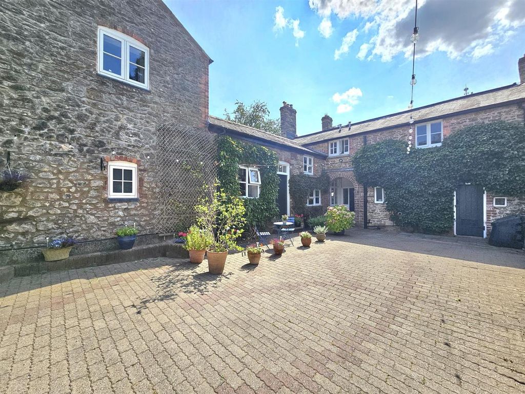 Additional image 9 of 6 bed link detached house for saleStation Lane, Longhope GL17