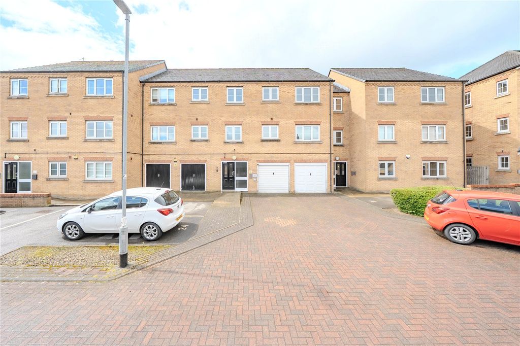2 bed flat for saleBroadlands Court, Pudsey, West Yorkshire LS28