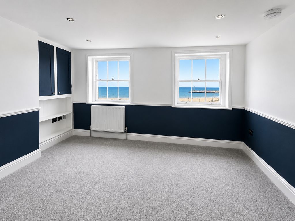 2 bed flat for saleMarine Gardens, Margate CT9 photo 2