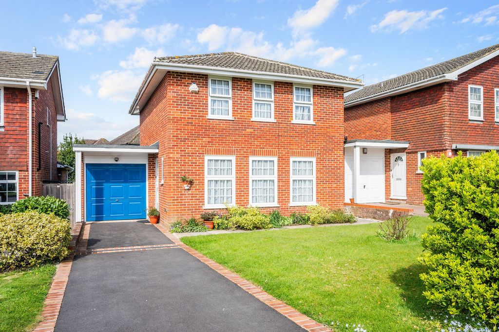 4 bed detached house for saleBromford Close, Oxted RH8