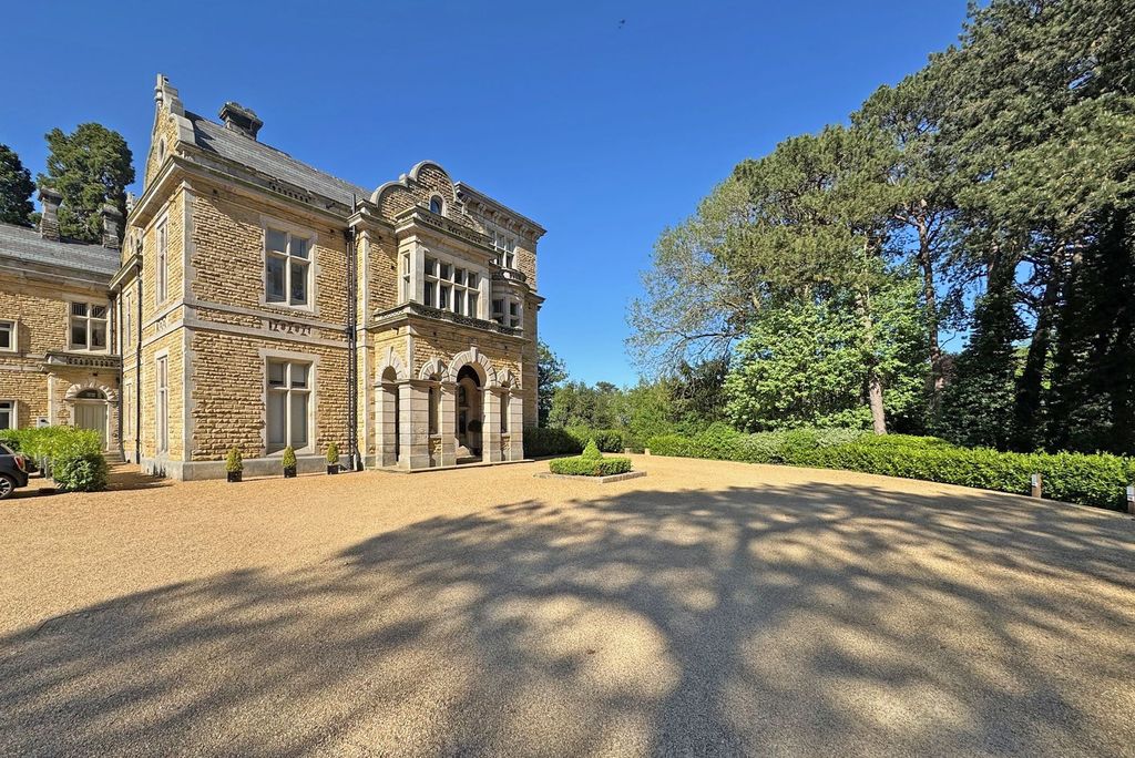2 bed flat for saleHemsworth Walk, Highfield House HG4