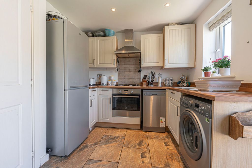 3 bed semi-detached house for saleMountain Ash CF45 photo 5