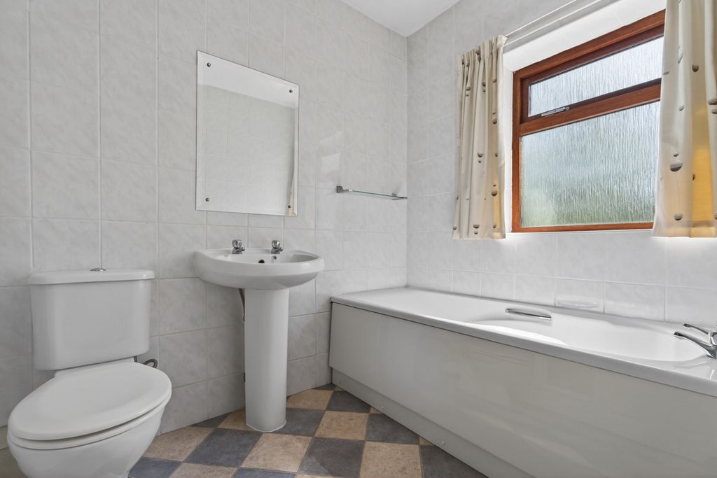 Additional image 41 of 5 bed detached house for saleBeverley Road, Leamington Spa, Warwickshire CV32