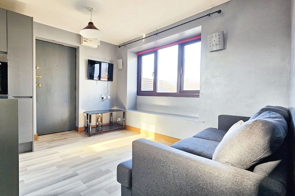 Additional image 4 of 1 bed flat for saleWeston Way, Newmarket CB8